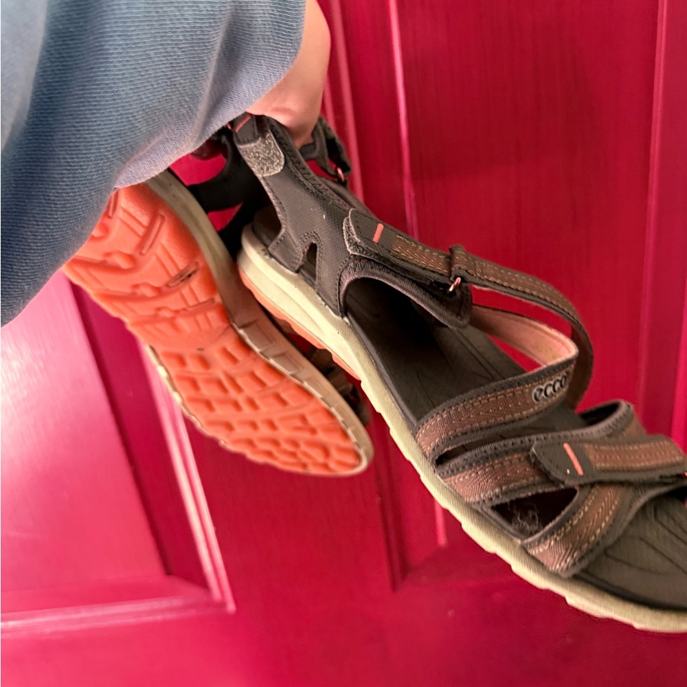 Ecco Dual-Tone Black and Brown Sandals - Picture 3 of 5